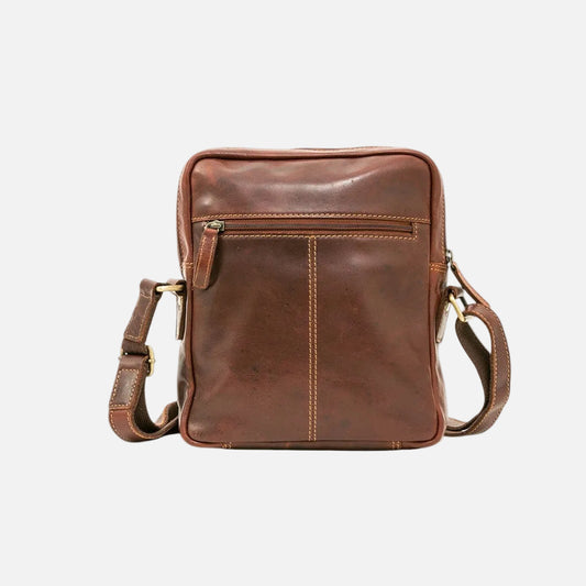 Bolso bandolera mediano de piel con bolsillo frontal con hebilla