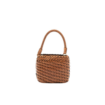 Bolso de hombro de cuero tejido